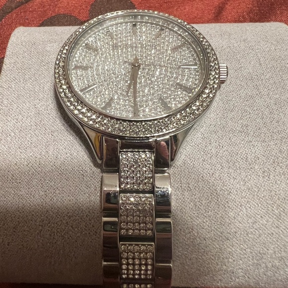Michael Kors Silver watch - Picture 2 of 3